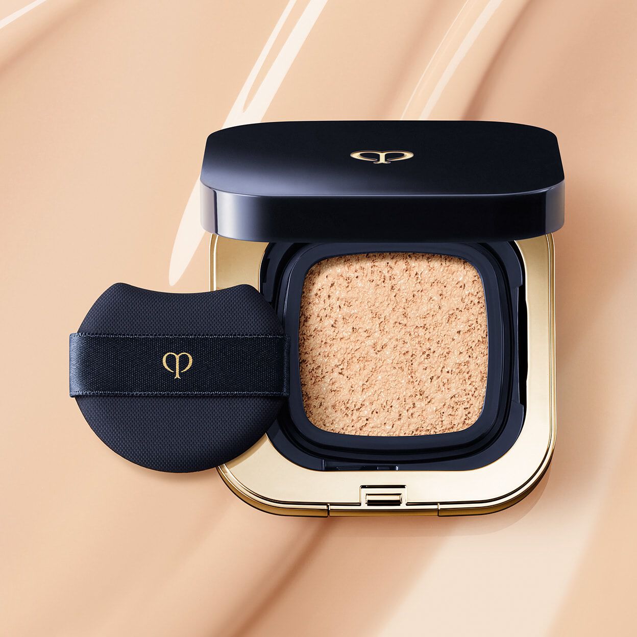 Radiant Cushion Foundation Dewy - Foundation – MAKEUP | Clé de