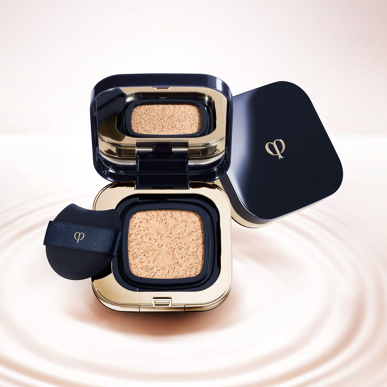 Radiant Cushion Foundation Dewy - Foundation – MAKEUP | Clé de