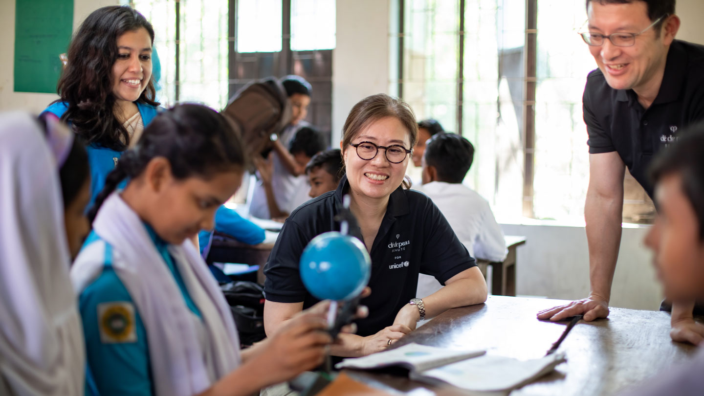Photo of a Clé de Peau Beauté representative engaging with students during a classroom visit in Bangladesh.