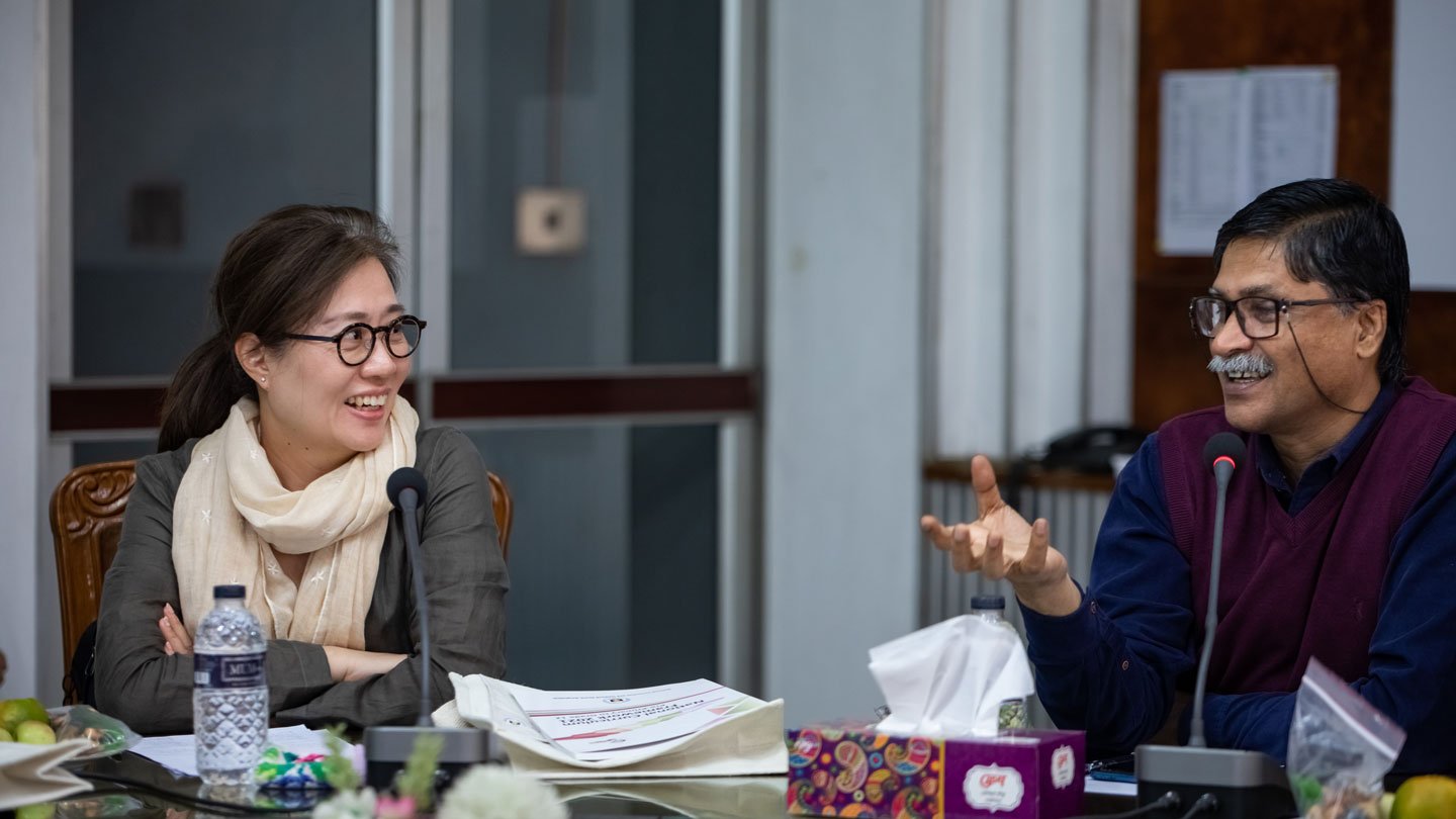 Photo of Ms. Mizuki Hashimoto of Cl&eacute; de Peau Beaut&eacute; and a member of the National Textbook and Curriculum Development discussing the transformation of Bangladesh&rsquo;s education system.