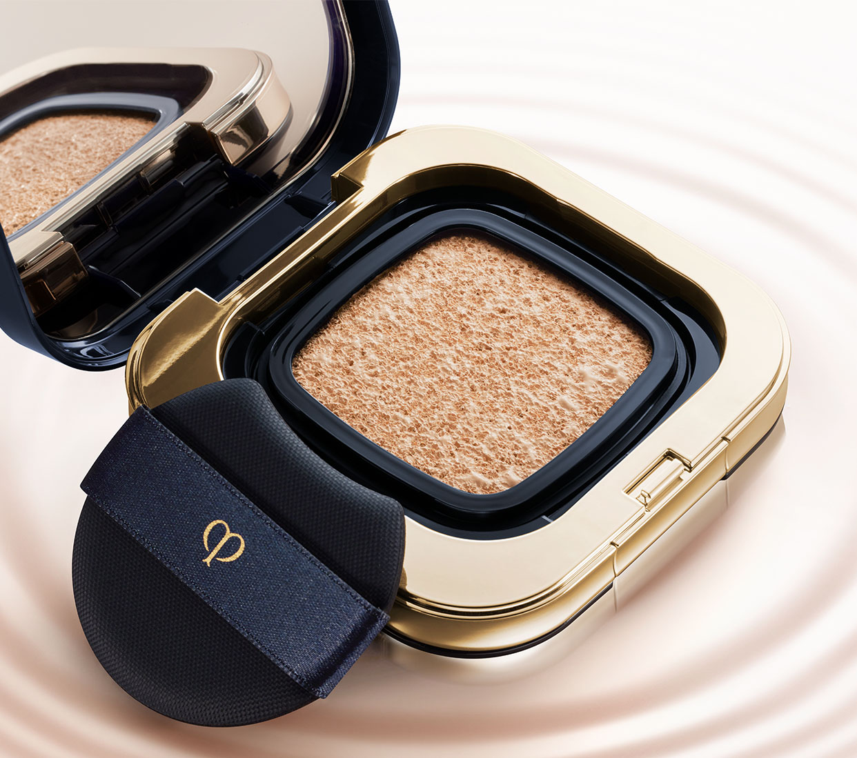 Clé de Peau Beauté Radiant Cushion Foundation Dewy O10 / Light Ocher