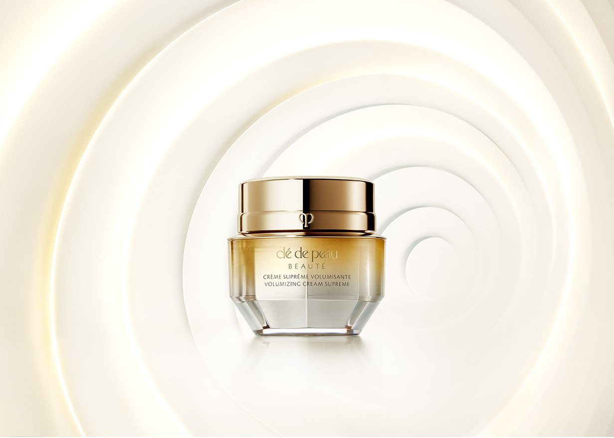 とろけるようなうるおいと、ハリ・弾力を与え、なめらかでふっくらとしたほおが艶めく肌へ導く高機能クリーム