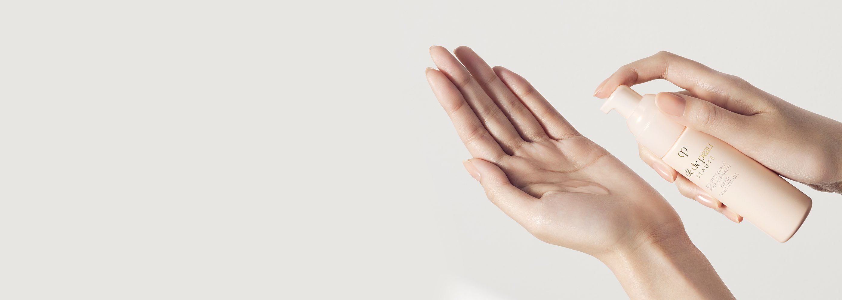 ジェルネトワイアンプールレマン使用イメージ。塗布後はなめらかな感触。希少なランや天然ローズなどを調香した香り。